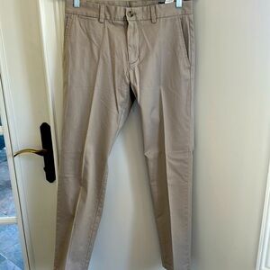 Men’s Varsity Vineyard Vines Khaki Pants.